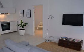 Charming Apartment 101